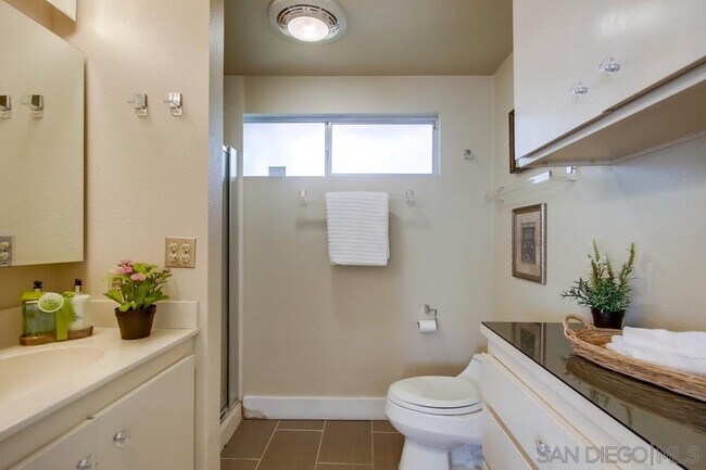 Building Photo - 5911 Folsom Dr