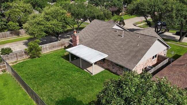 Building Photo - 22435 Elsinore Dr