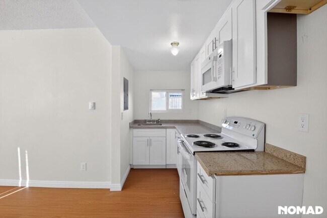 Building Photo - Charming 2 Bedroom 1 Bath Apartment For Rent