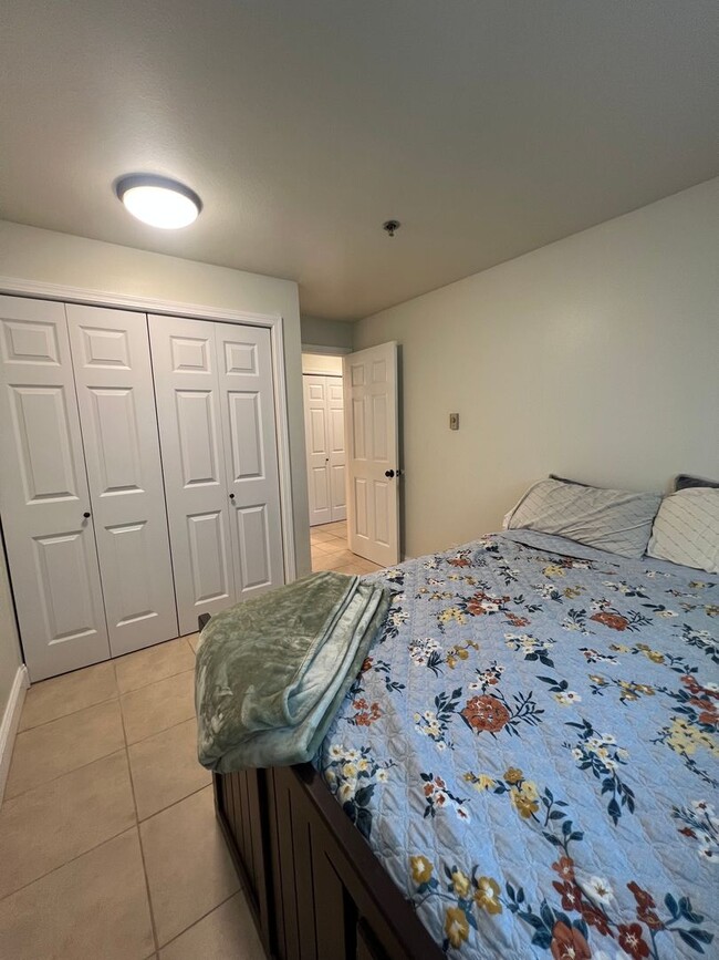 Building Photo - Welcome to Renton Ridge, 3 bed 2 bath with...