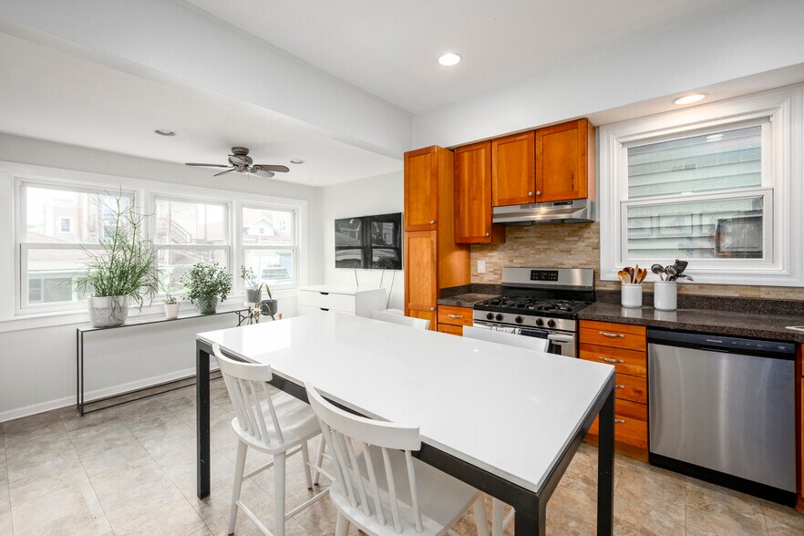 Building Photo - 2524 N Lawndale Ave