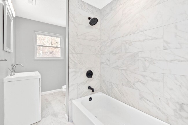 Building Photo - Stunning 4 bedroom home in Pittsburgh avai...