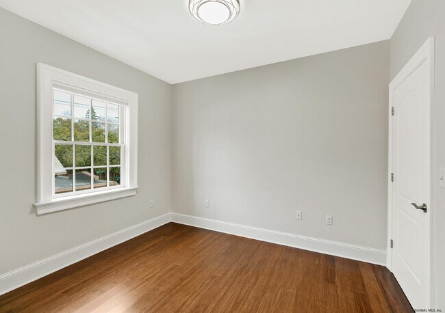 Building Photo - 25 Lawrence St