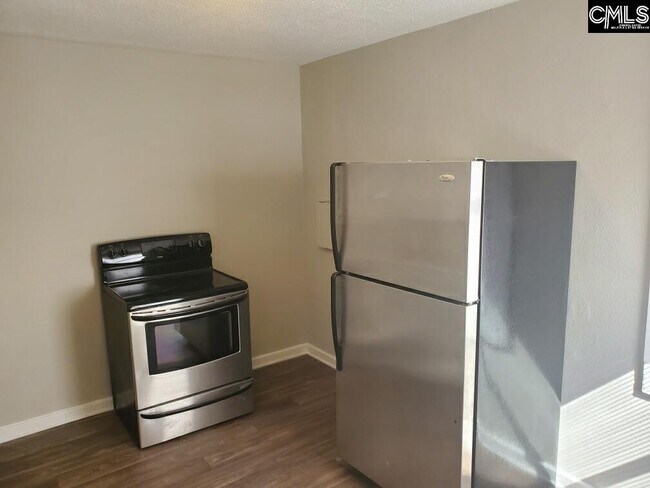 Building Photo - 332 S Bull St