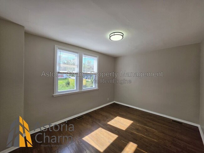 Building Photo - 1418 N Dukeland St