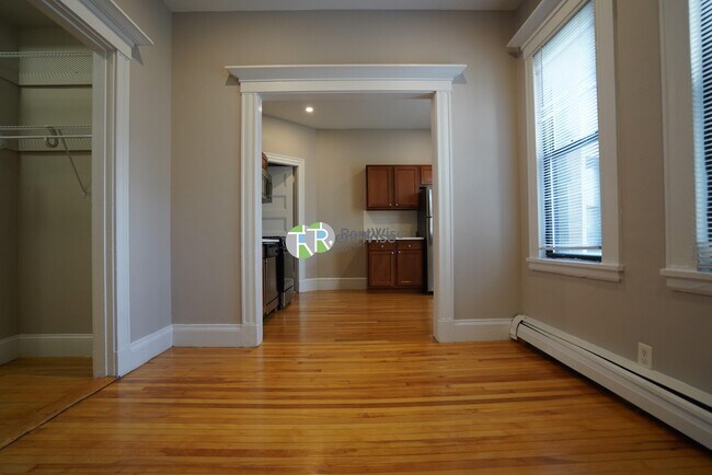 Building Photo - 72 Gardner St