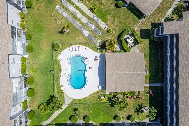 Building Photo - 700 Layne Blvd