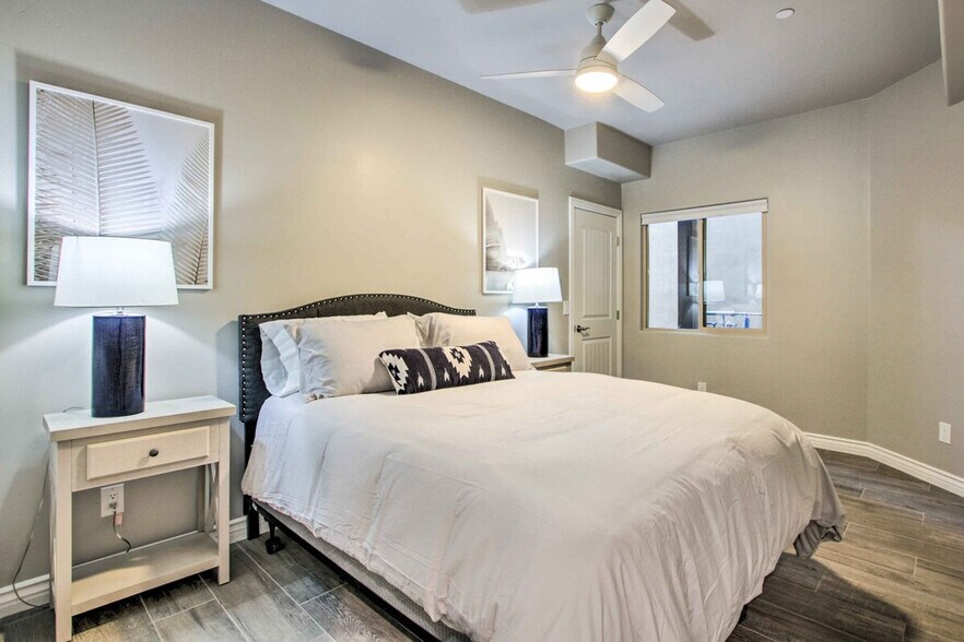 Building Photo - 6145 E Cave Creek Rd