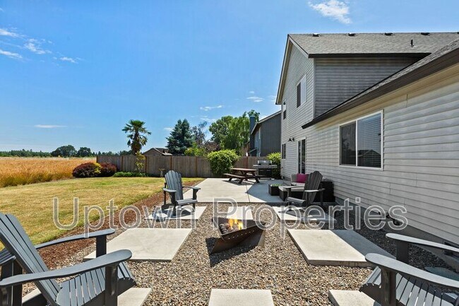 Building Photo - 753 SE Boysen Ln