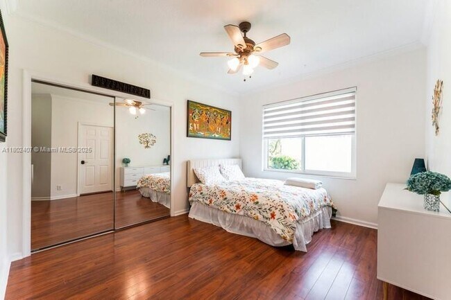 Building Photo - 2708 Meadowood Dr