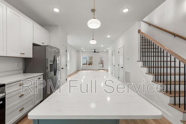 Building Photo - 1715B Heiman Street