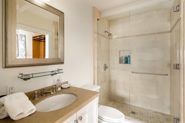 Building Photo - 2915 Hidden Valley Ln