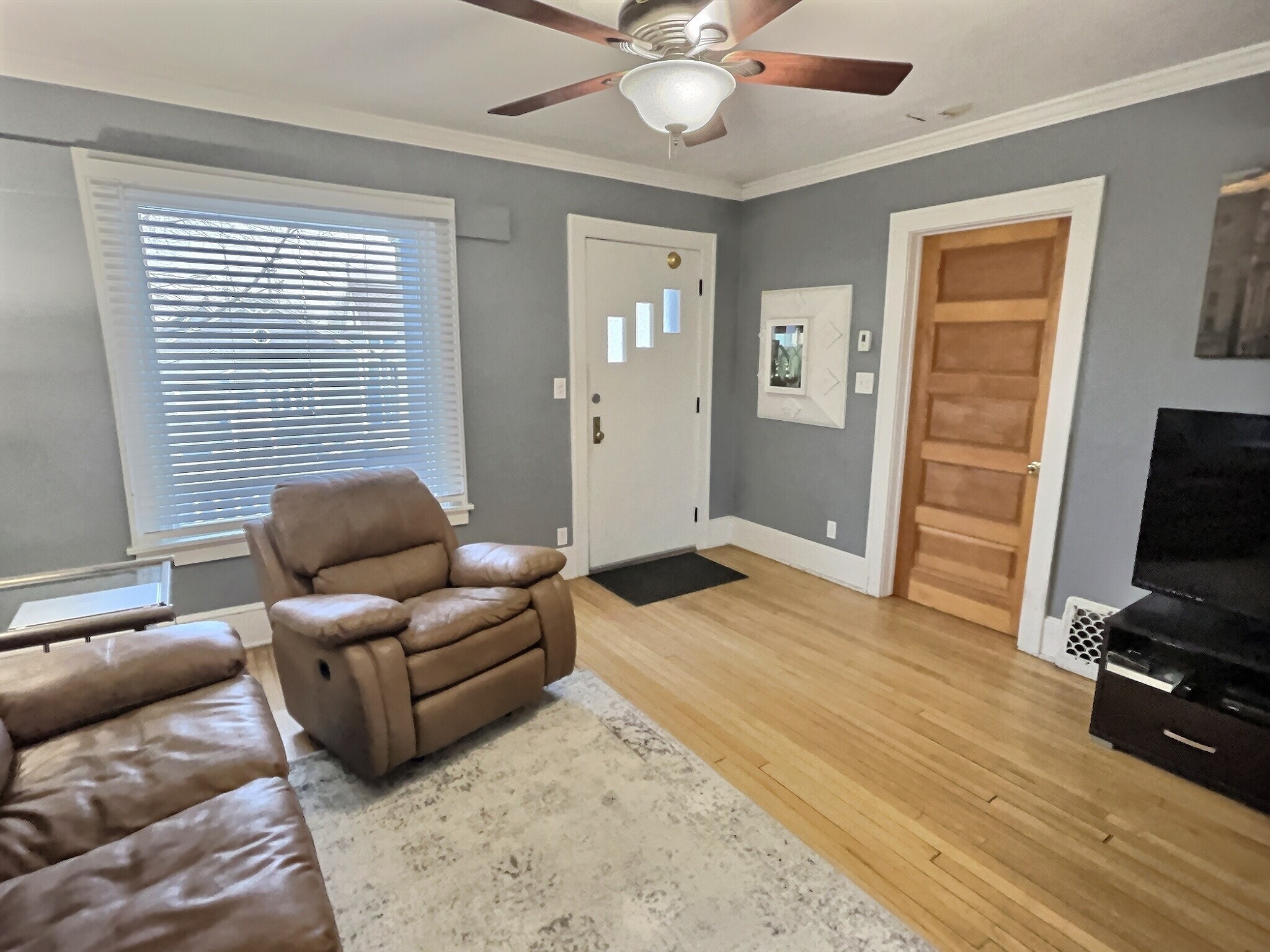 Building Photo - 2634 N Bartlett Ave