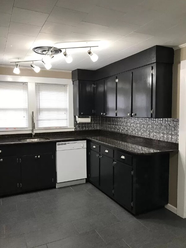 Building Photo - 597 Emma Rd