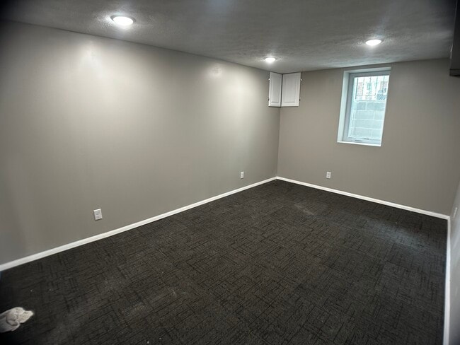 Building Photo - 211 Lakewood Dr