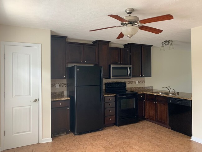 Building Photo - Three Level Townhome off Wards Road