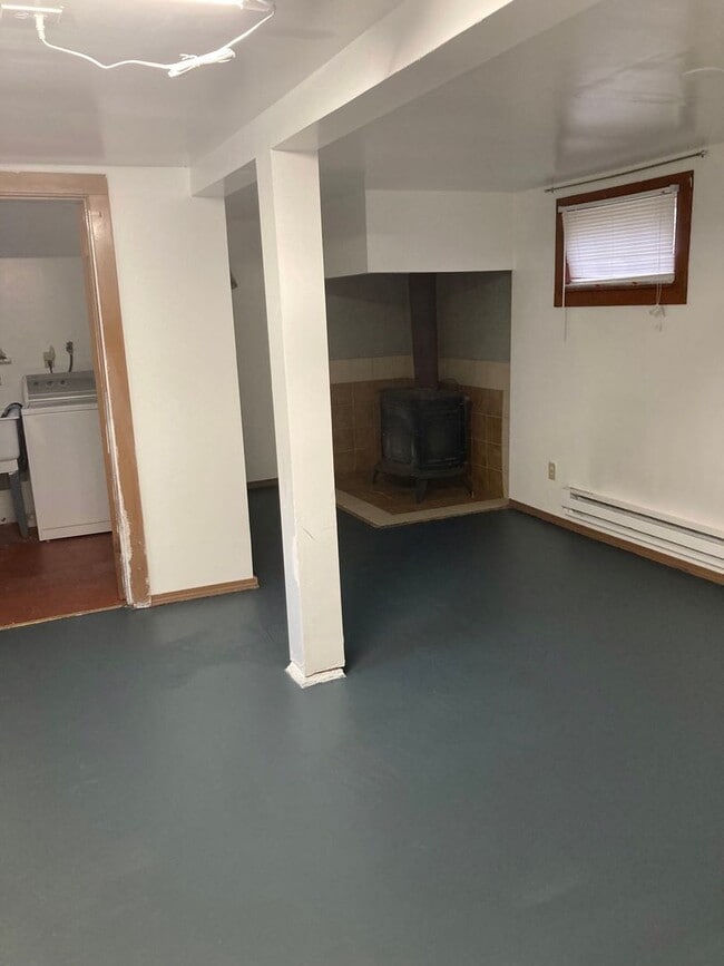 Building Photo - CHARMING 3 BEDROOM IN SEATTLE