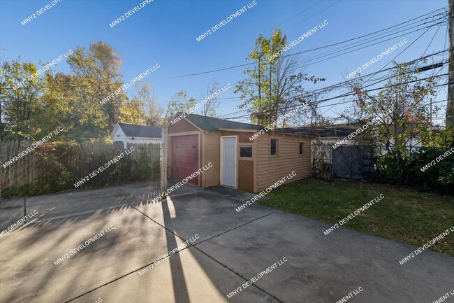 Building Photo - 22618 Maxine St