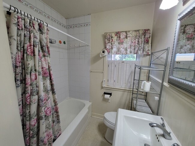 Building Photo - 3 Bedroom Single Family home for Rent