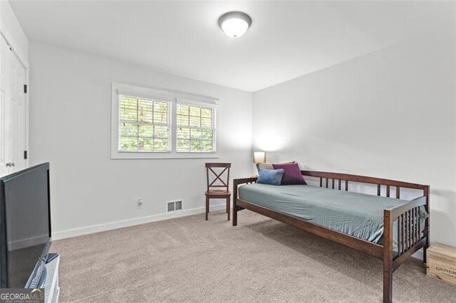 Building Photo - 2425 Clifton Springs Rd
