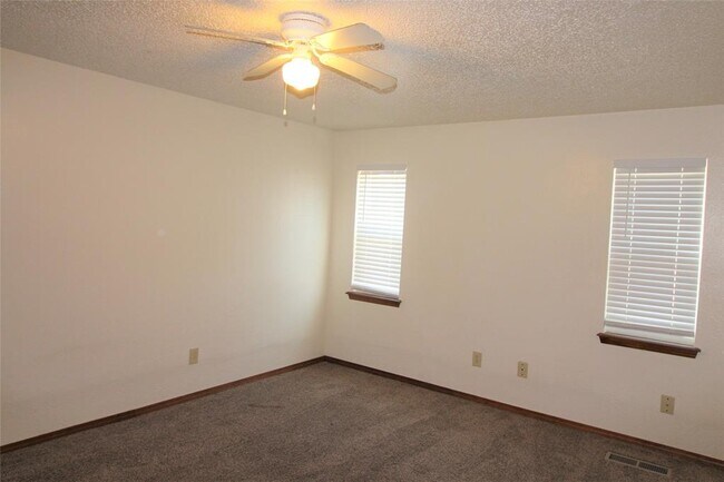 Building Photo - 300 Chalmette Dr