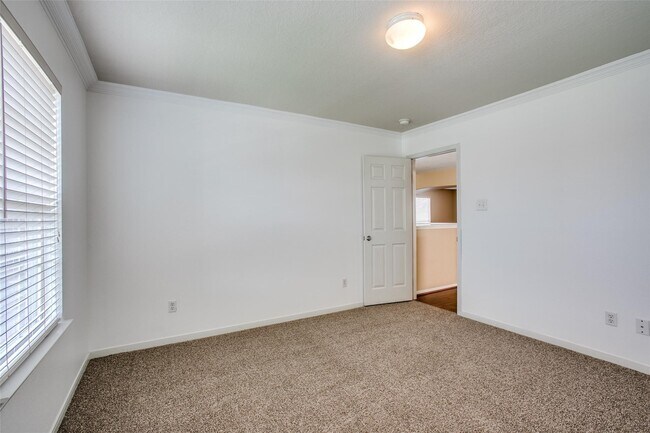 Building Photo - 9907 Valance Way