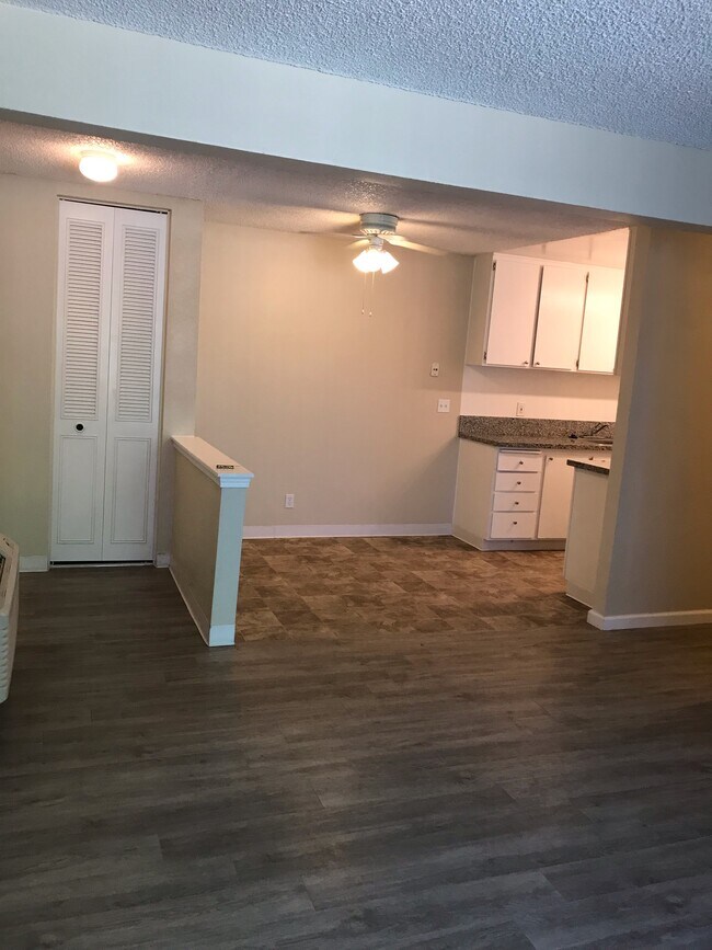Building Photo - 3024 Hurley Way