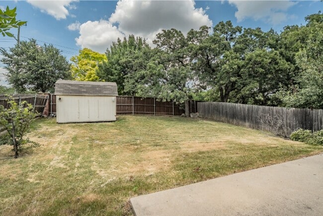 Building Photo - 3327 Clydesdale Dr