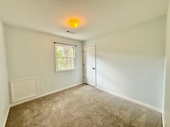 Building Photo - **OFFERING RENT PROMOTION FOR FIRST 6 MONT...