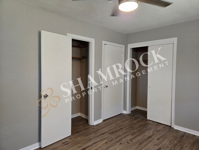 Building Photo - 409 Sharron Dr