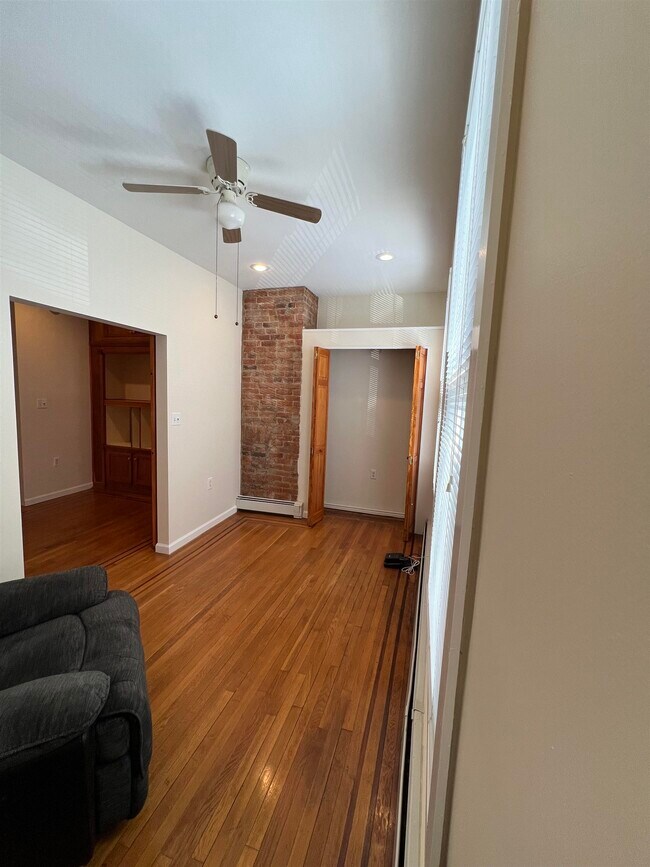 Building Photo - 220 Bay St