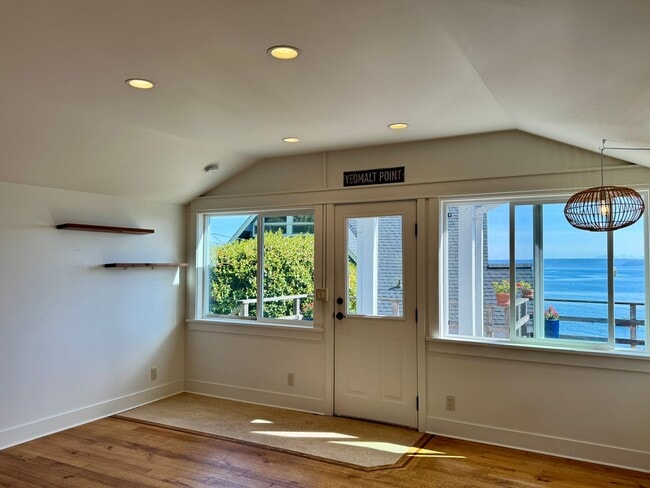 Building Photo - enchanting one bedroom beach cottage available now.....