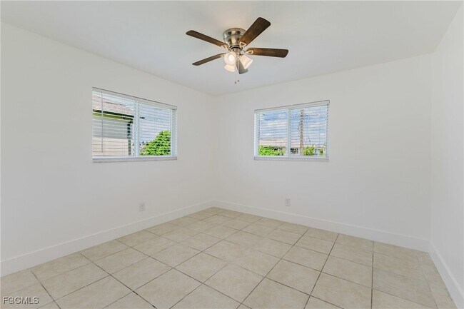 Building Photo - 1917 Cape Coral Pkwy W