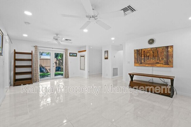 Building Photo - 244 Greymon Dr