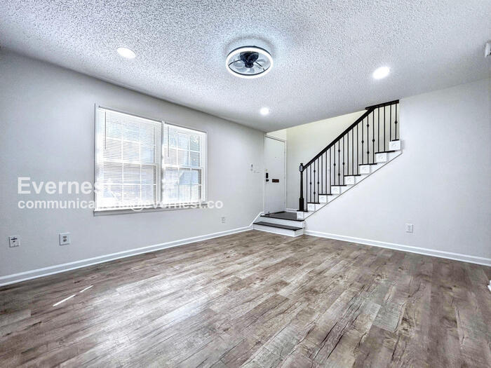 Building Photo - 160 Lablanc Way NW