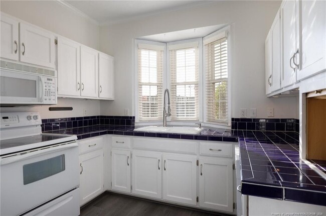 Building Photo - 1228 Woodland Dr