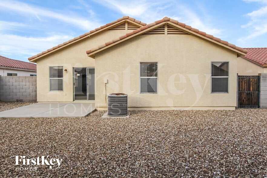 Building Photo - 15843 W Crocus Dr