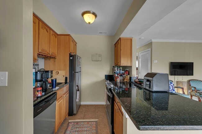 Building Photo - Call Sabrina at 757-767-0767 to schedule a tour!