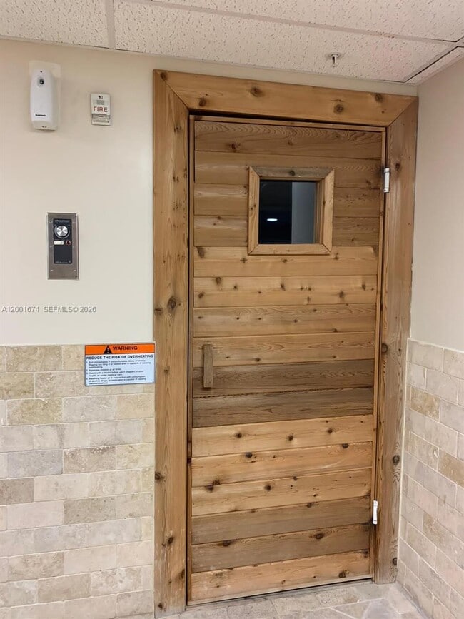 Building Photo - 170 SE 14th St