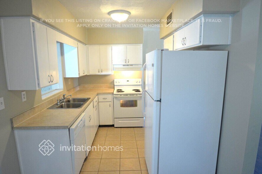 Building Photo - 1355 Stratford Dr