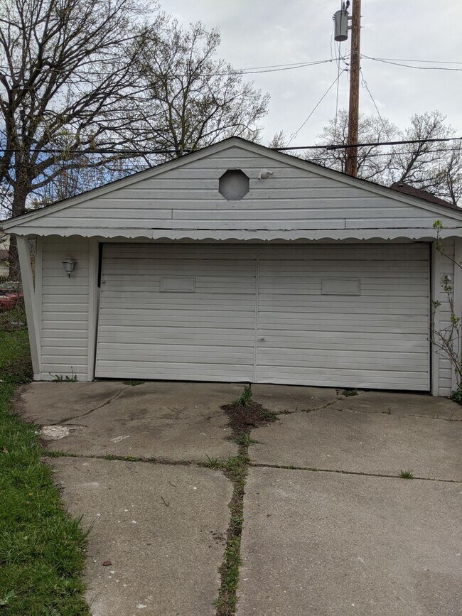 Building Photo - 5218 Bedford St