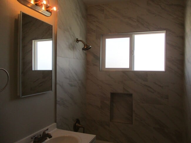 Building Photo - City Heights 1 Bdr 1 Ba 2nd floor Apartment