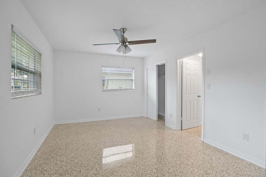 Building Photo - 24 N Hillcrest Ave