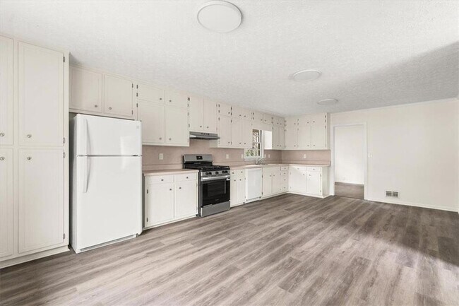 Building Photo - 1451 Belmont Ave