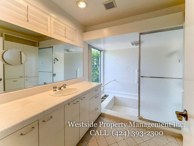 Building Photo - 16951 Ivadel Pl