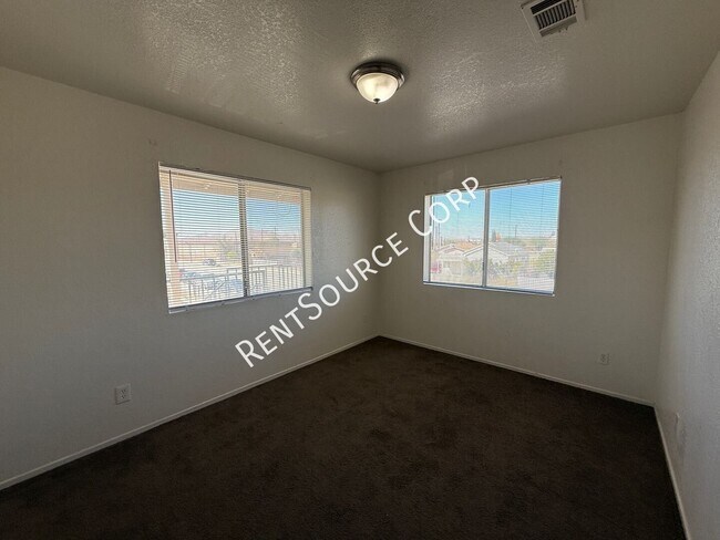 Building Photo - 15582 L St