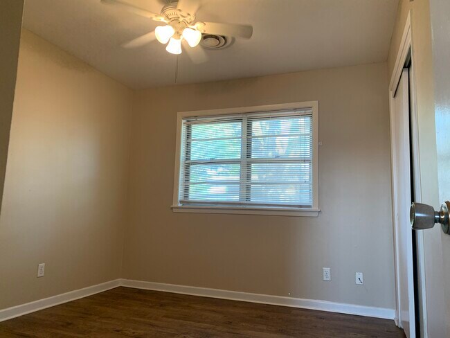 Building Photo - 701 Hybiscus Ln