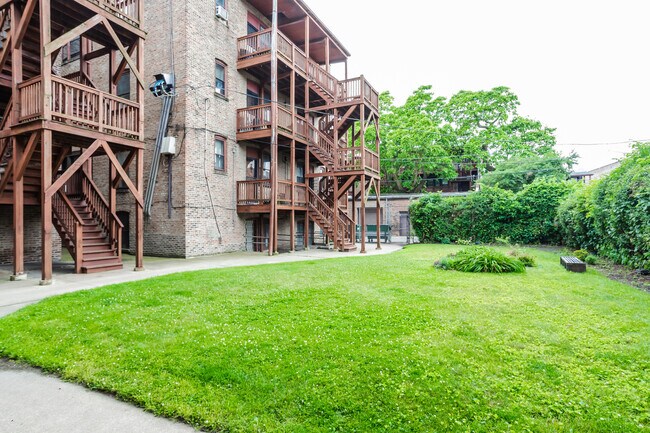 Building Photo - 5142 S Greenwood Ave