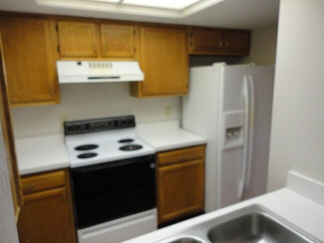 Building Photo - 2bedroom/2 bath condo in Rockwood Villas.