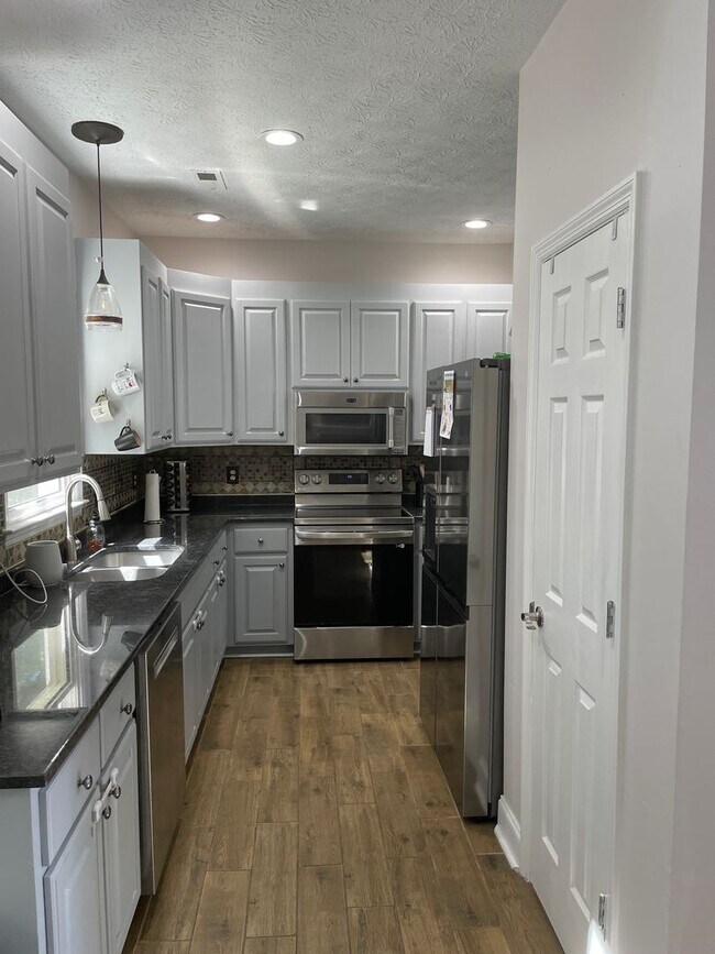 Building Photo - Pictures Coming Soon — Your Next Home Awaits!